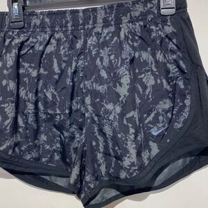 Nike Women's Black Gray Dri-Fit Tempo Printed Athletic Running Shorts Large